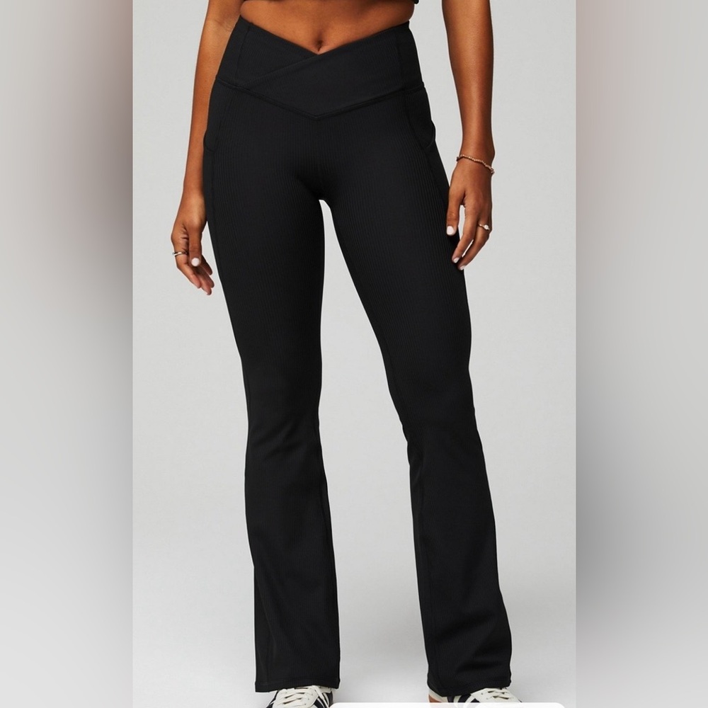 FABLETICS Oasis Ribbed Crossover High-Waisted Kick Flare Black Size Medium NWOT